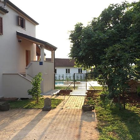 Holiday Home Maver Forty Пореч Экстерьер фото