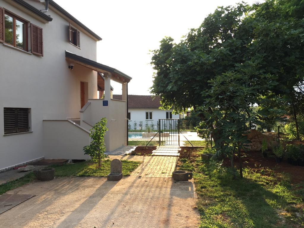 Holiday Home Maver Forty Пореч Экстерьер фото